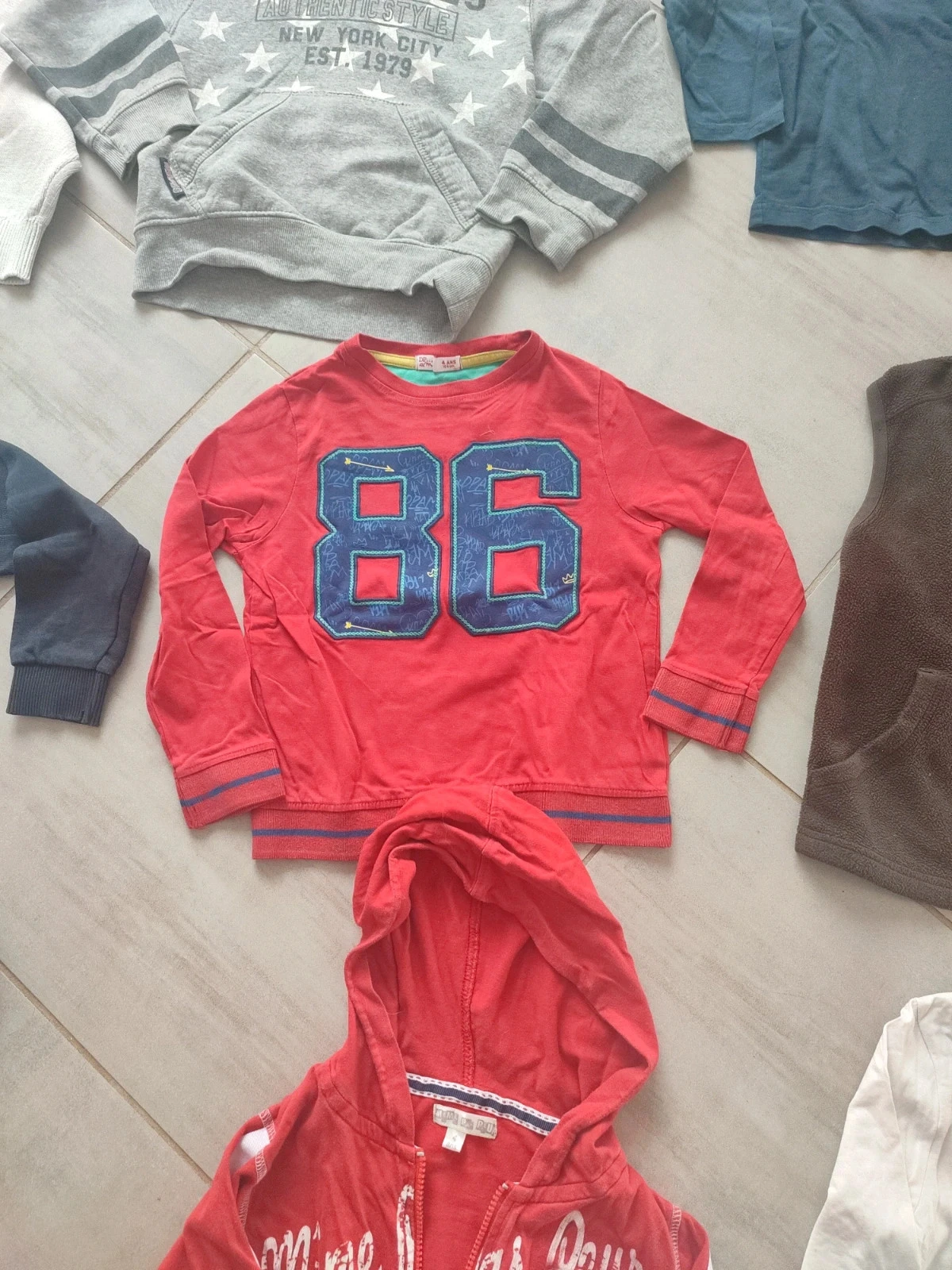 Lot kleding voor jongens van 4 jaar – photo 7
